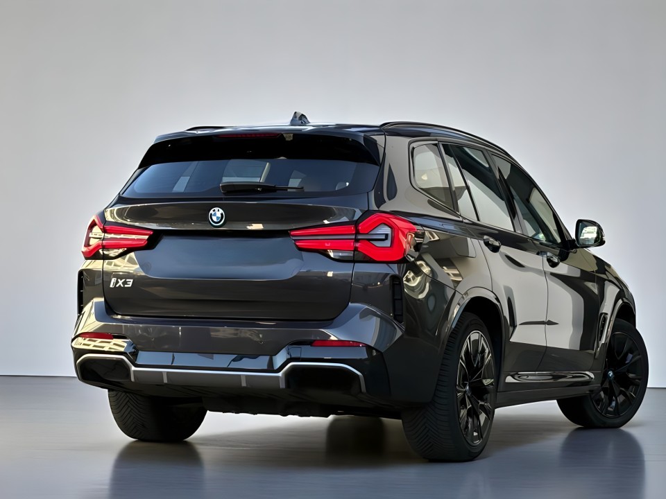 BMW iX3 (2)