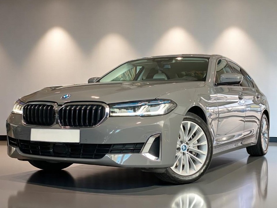 BMW Seria 5 545e xDrive M-Sport (3)