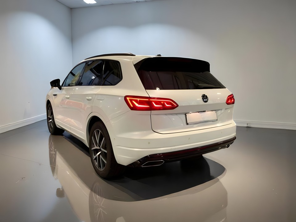 Volkswagen Touareg R 4Motion (4)