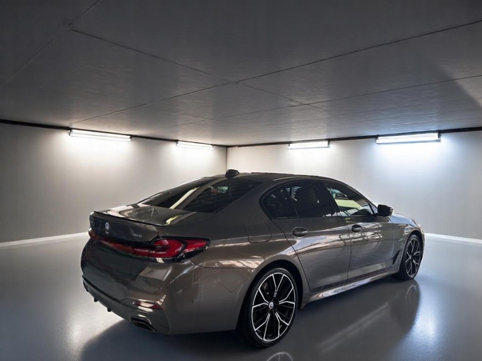 BMW Seria 5 545e xDrive M-Sport (3)