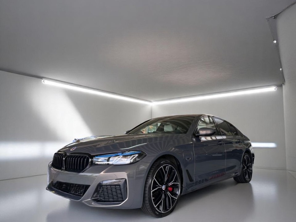 BMW Seria 5 545e xDrive M-Sport (4)