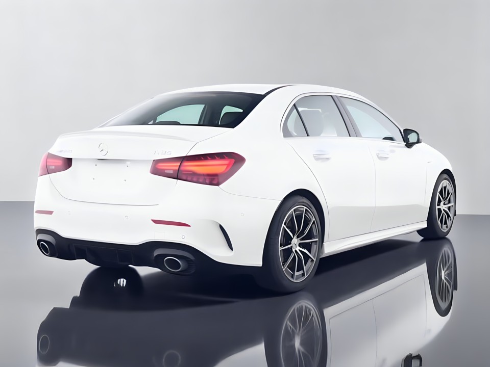Mercedes-Benz A 35 AMG 4MATIC (2)