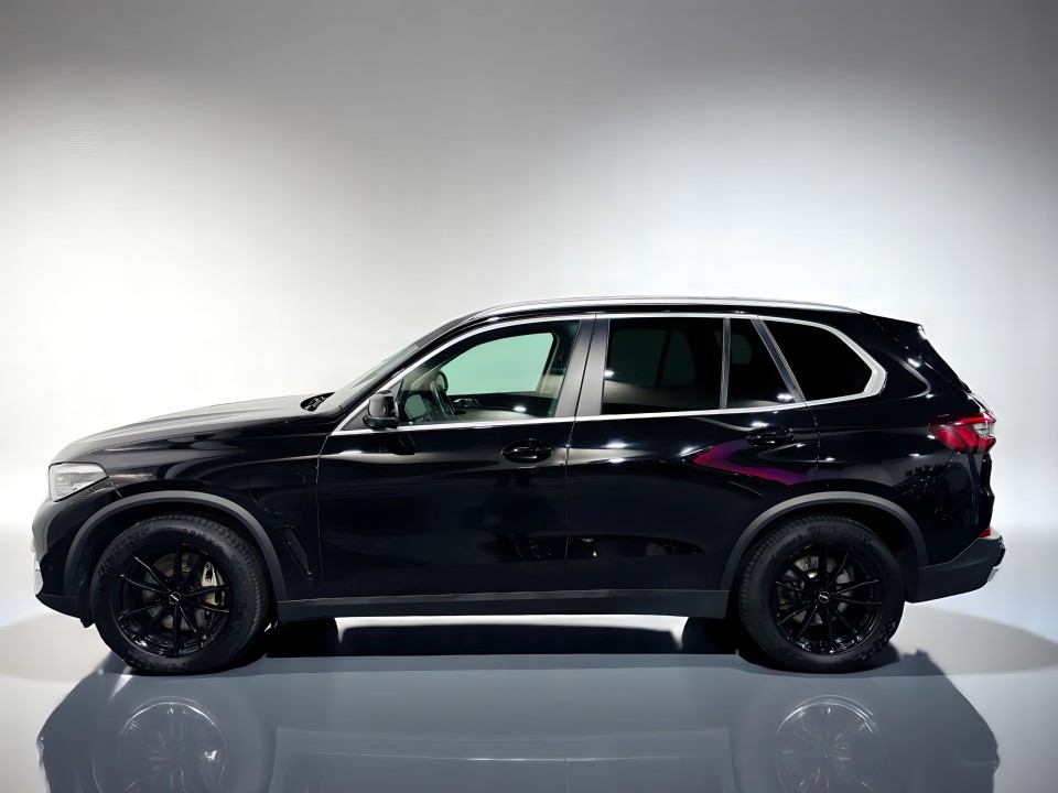 BMW X5 xDrive 45e (2)