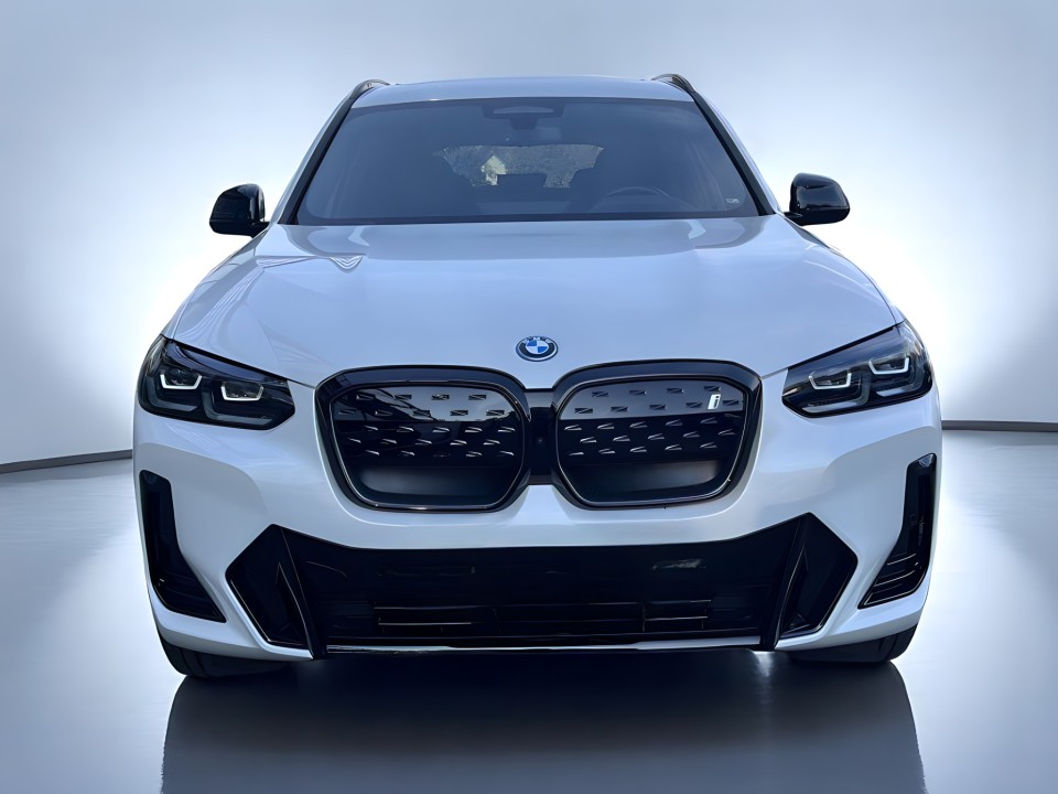BMW iX3 (2)