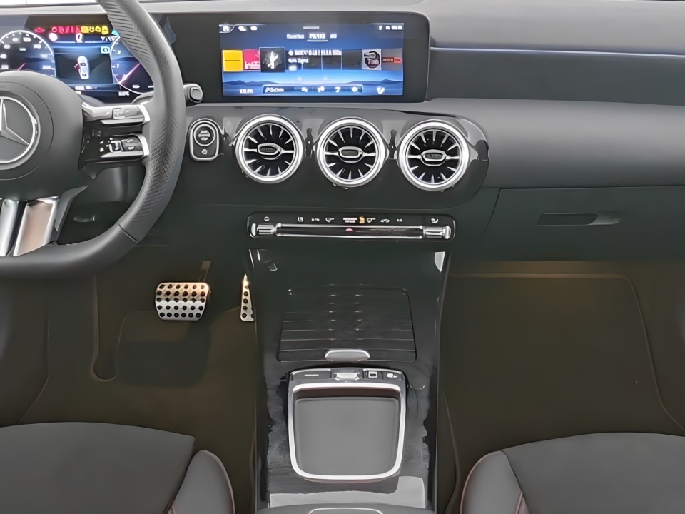 Mercedes-Benz A 250 4MATIC (5)