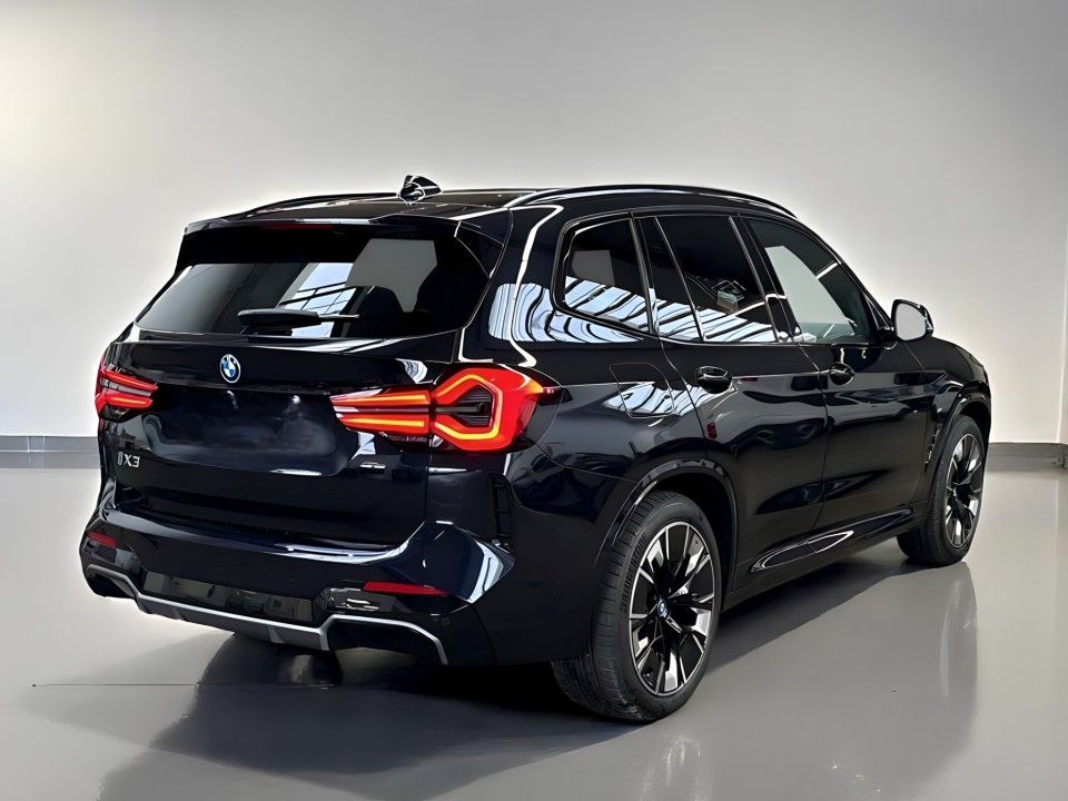 BMW iX3 (3)