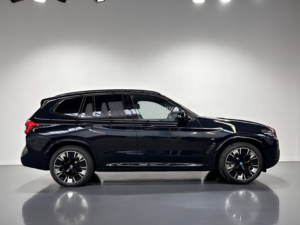 BMW iX3 (2)
