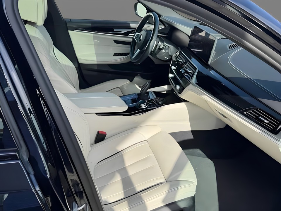 BMW Seria 5 530d xDrive - foto 12