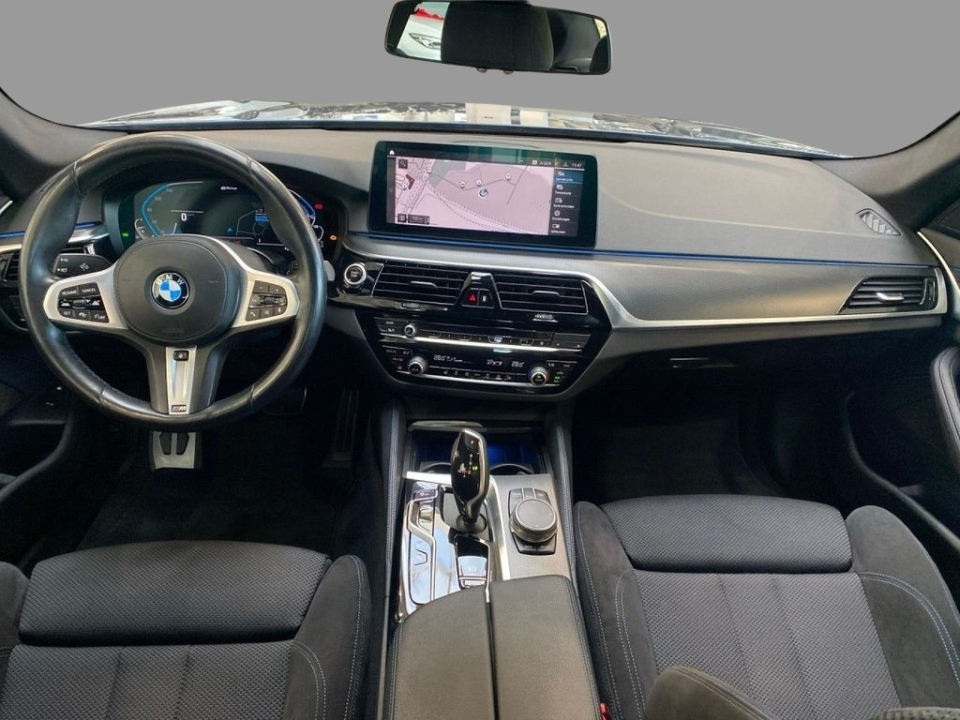 BMW Seria 5 545e xDrive M-Sport (5)
