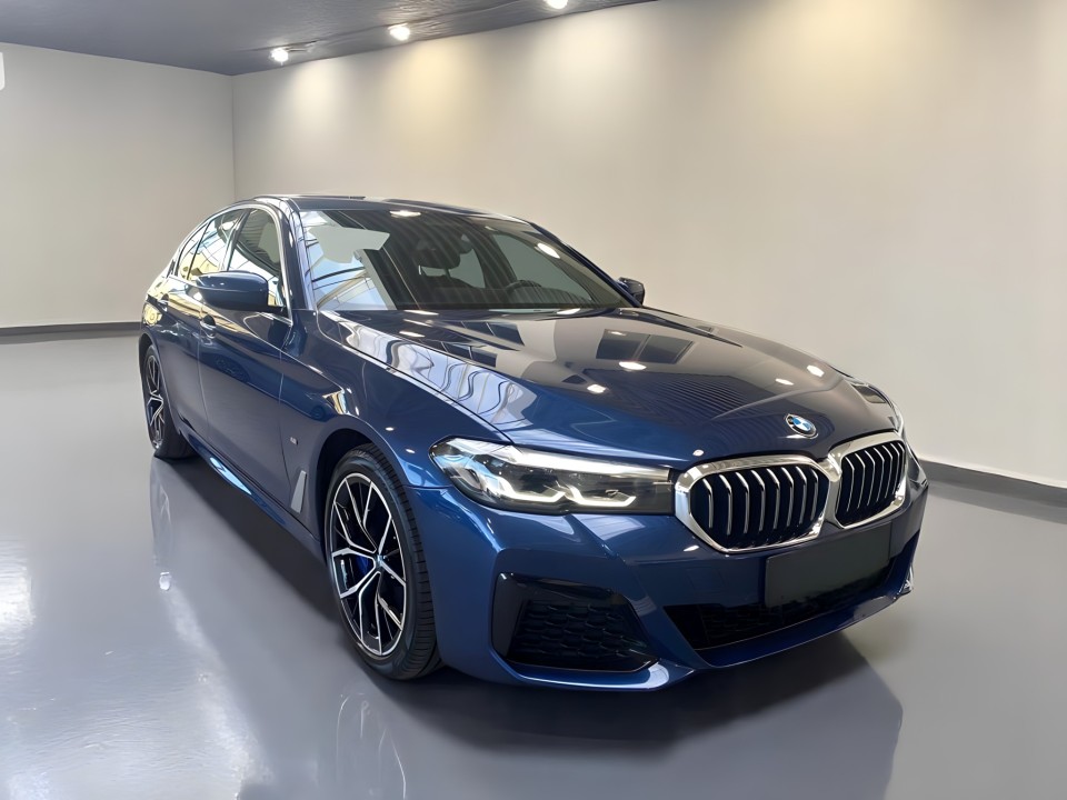 BMW Seria 5 545e xDrive M-Sport (2)