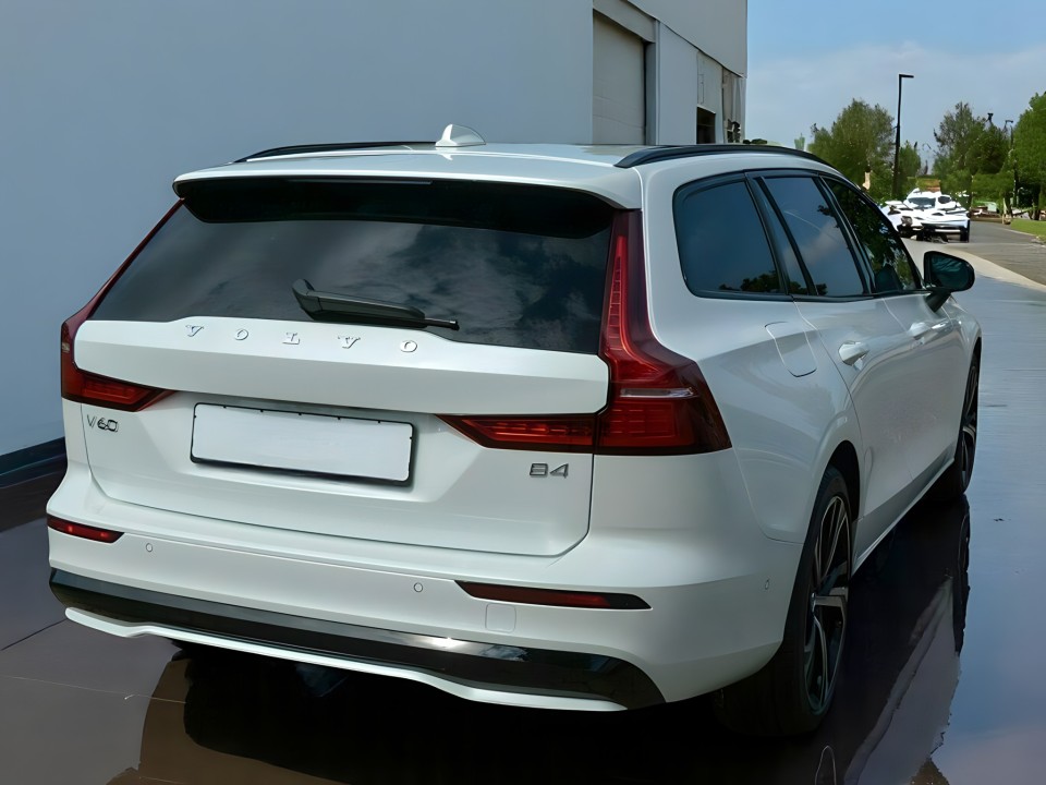 Volvo V60 B4 Plus Dark (3)