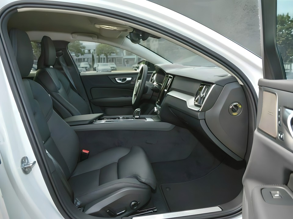 Volvo V60 B4 Plus Dark (4)