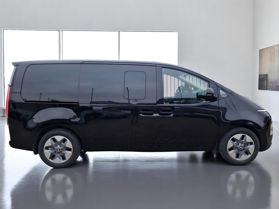 Hyundai Staria (2)