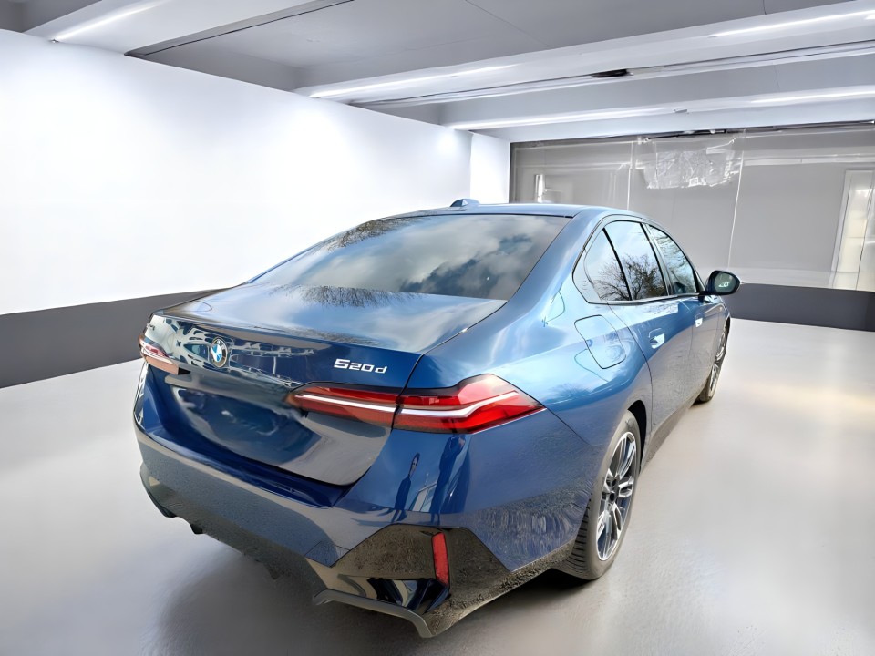 BMW Seria 5 520d xDrive (3)
