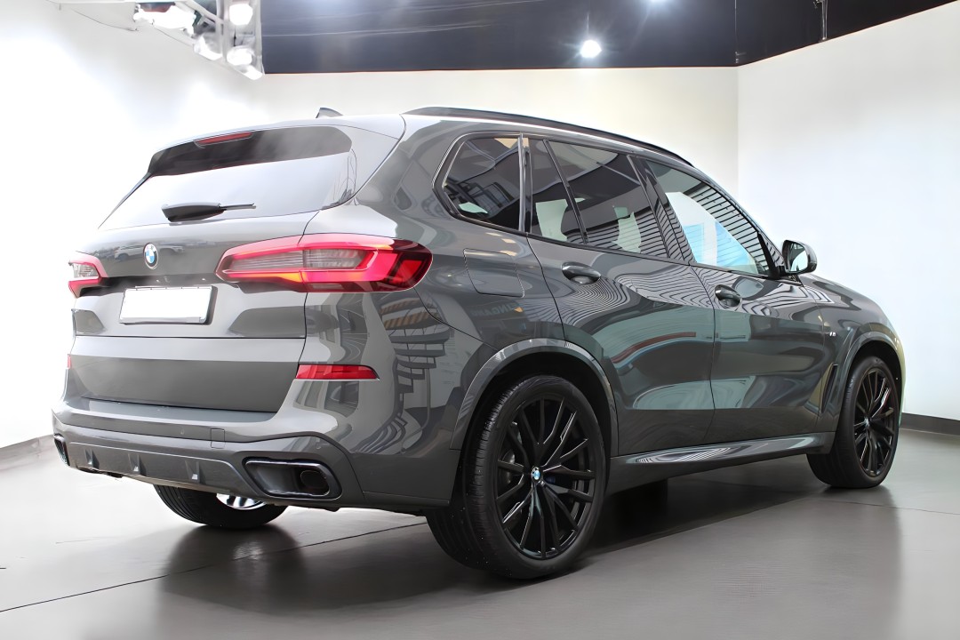 BMW X5 M BMW X5 xDrive40i M-Sport (4)