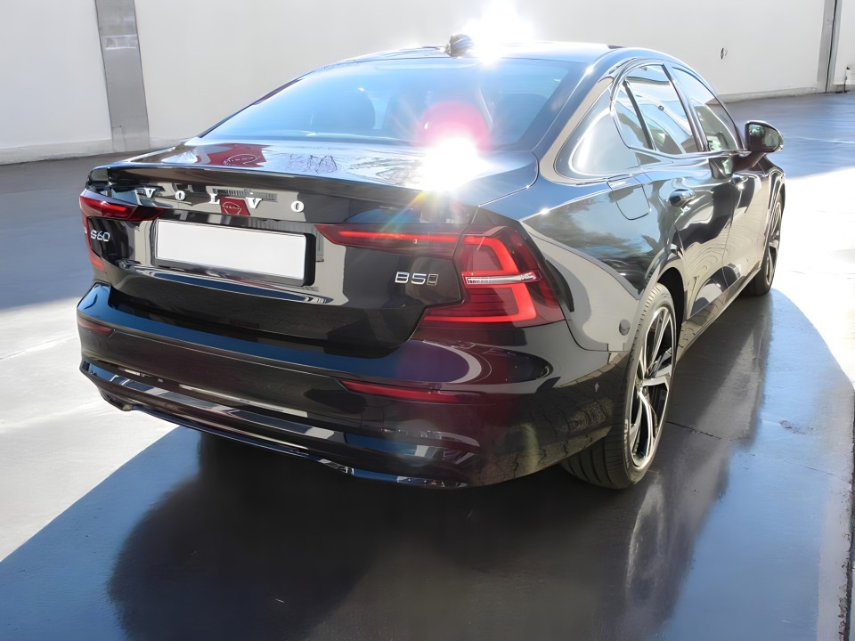 Volvo S60 B5 AWD Ultra Dark (3)