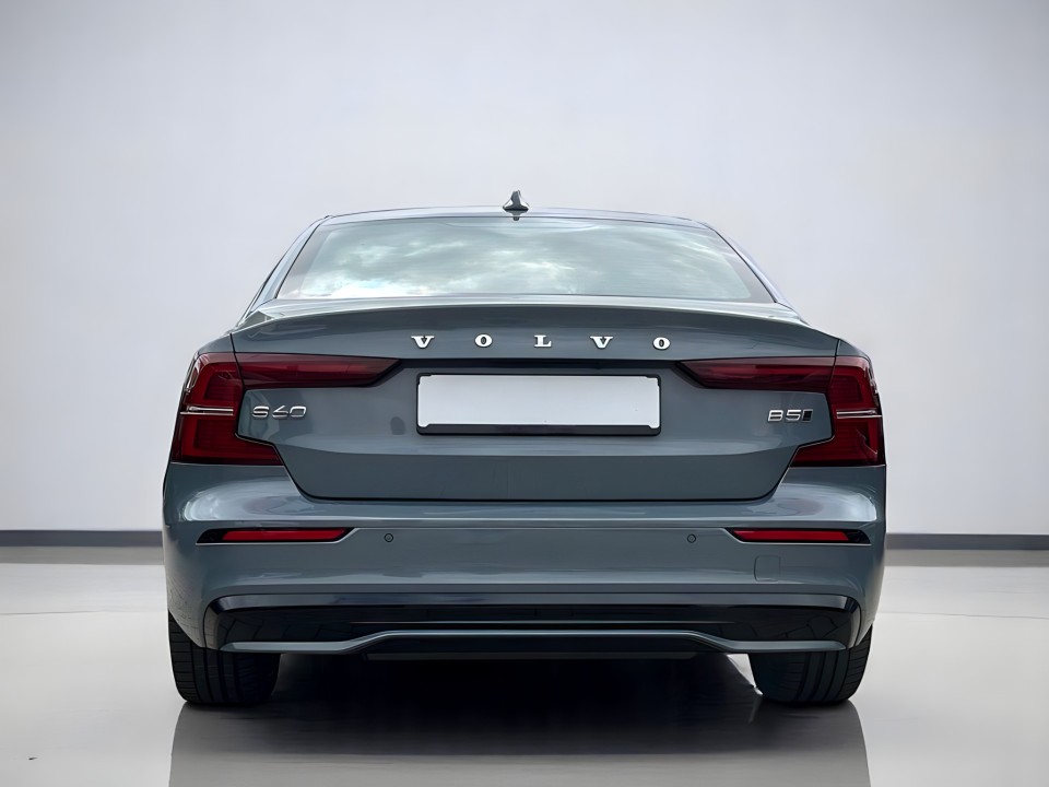Volvo S60 B5 AWD Ultimate Dark (5)