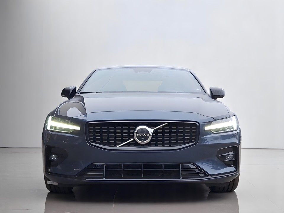 Volvo S60 B5 AWD Ultimate Dark (2)