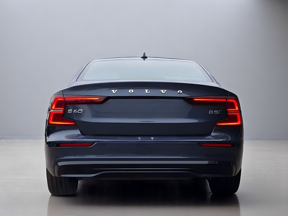 Volvo S60 B5 AWD Ultimate Dark (5)