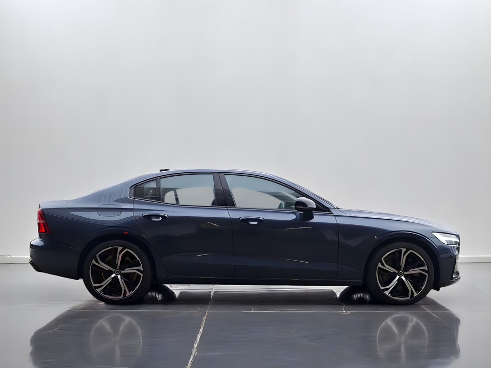 Volvo S60 B5 AWD Ultimate Dark (3)