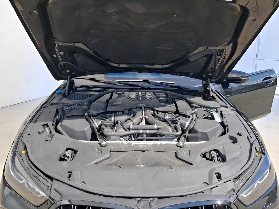 BMW M8 Gran Coupe xDrive - foto 11