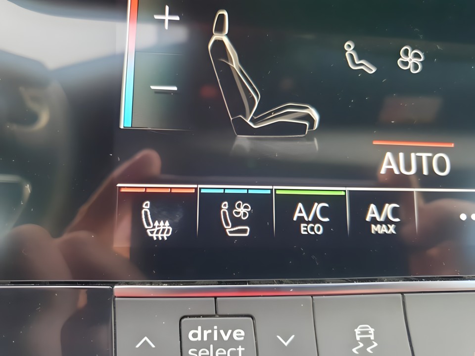 Audi A6 Avant 45 TDI quattro - foto 17