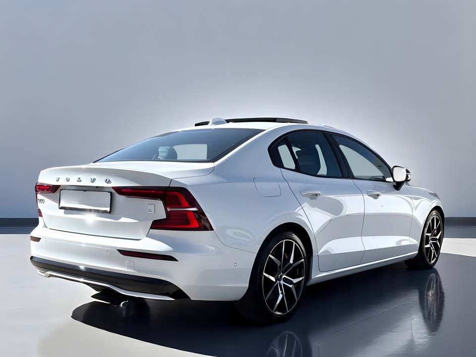 Volvo S60 T8 Recharge AWD Polestar Engineered (4)