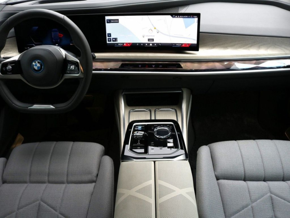 BMW i7 xDrive60 (4)
