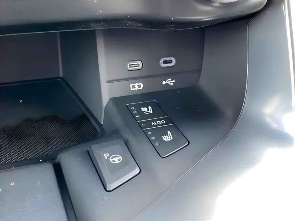 Lexus Seria LX - foto 8
