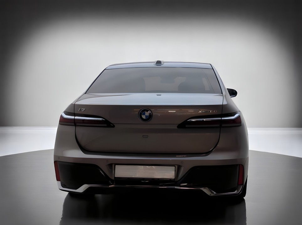 BMW i7 xDrive 60 (4)