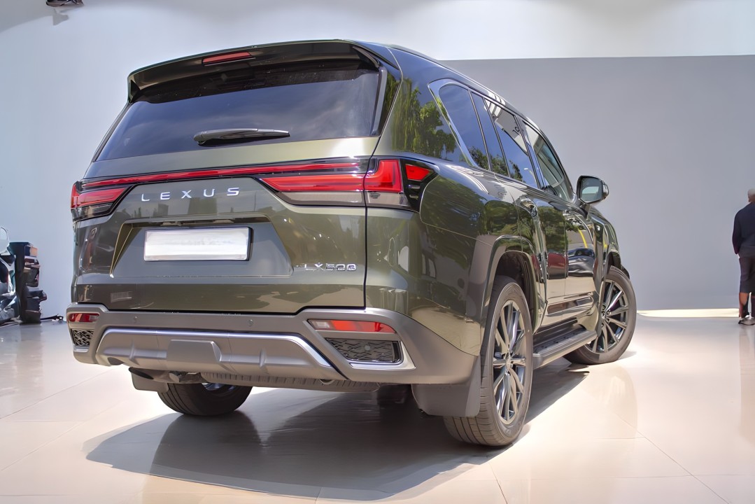 Lexus Seria LX 600 (5)