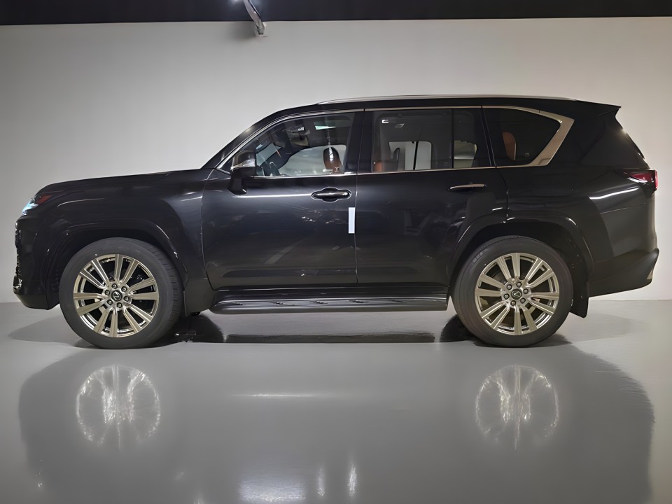 Lexus Seria LX 600 (5)