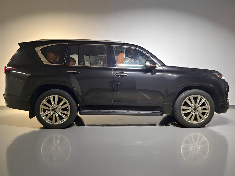 Lexus Seria LX 600 (4)