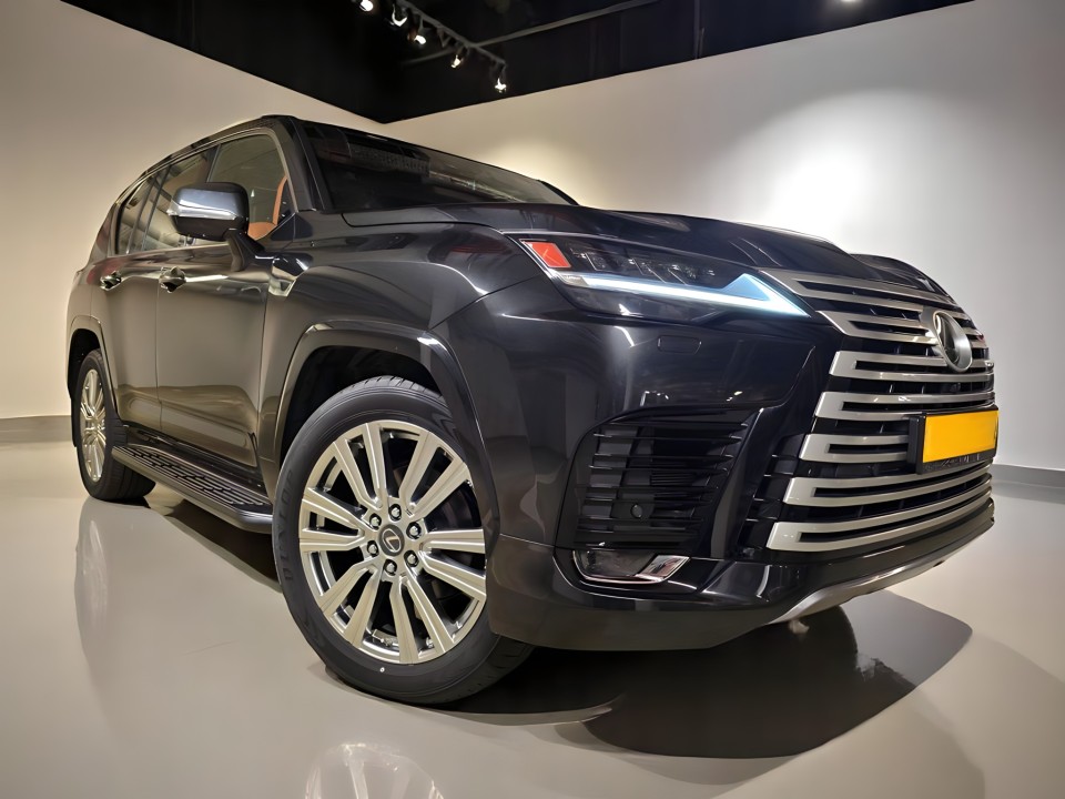 Lexus Seria LX 600 (3)
