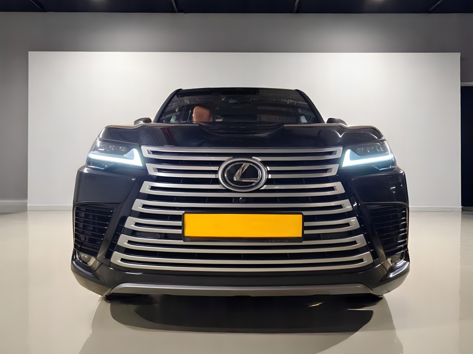 Lexus Seria LX 600 (2)