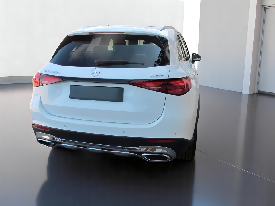 Mercedes-Benz GLC 300e 4MATIC (3)