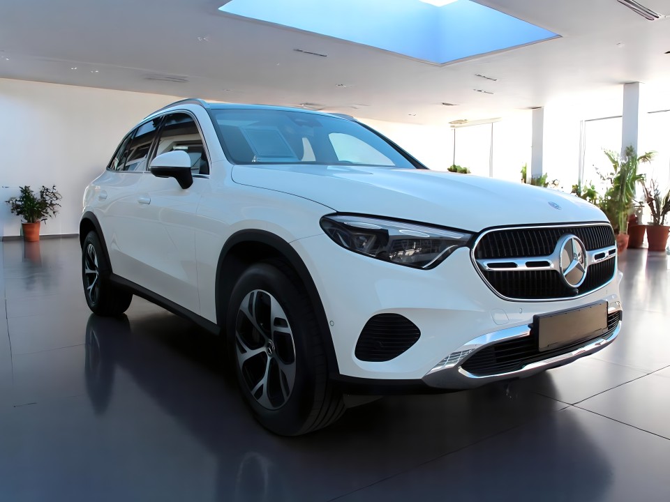Mercedes-Benz GLC 300e 4MATIC (2)