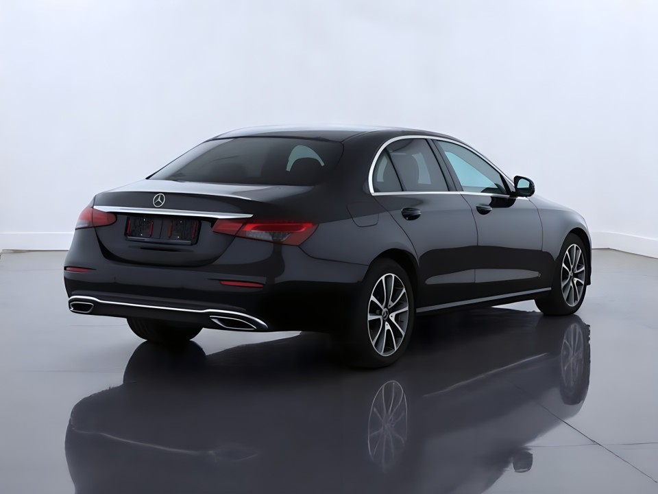 Mercedes-Benz E 220d 4MATIC (2)