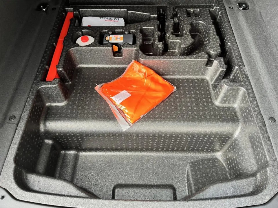 Land Rover Range Rover Velar D200 Dynamic SE AWD - foto 24