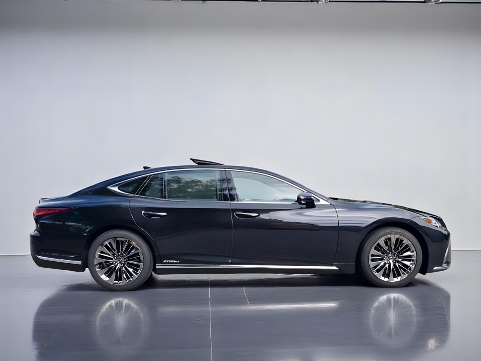 Lexus Seria LS 500h (3)
