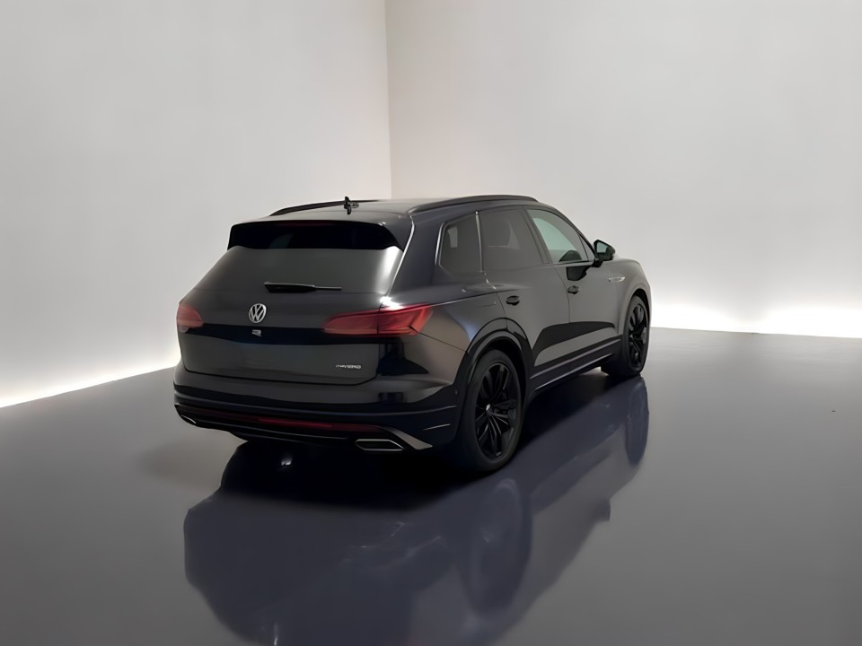 Volkswagen Touareg R TSI 4Motion (3)