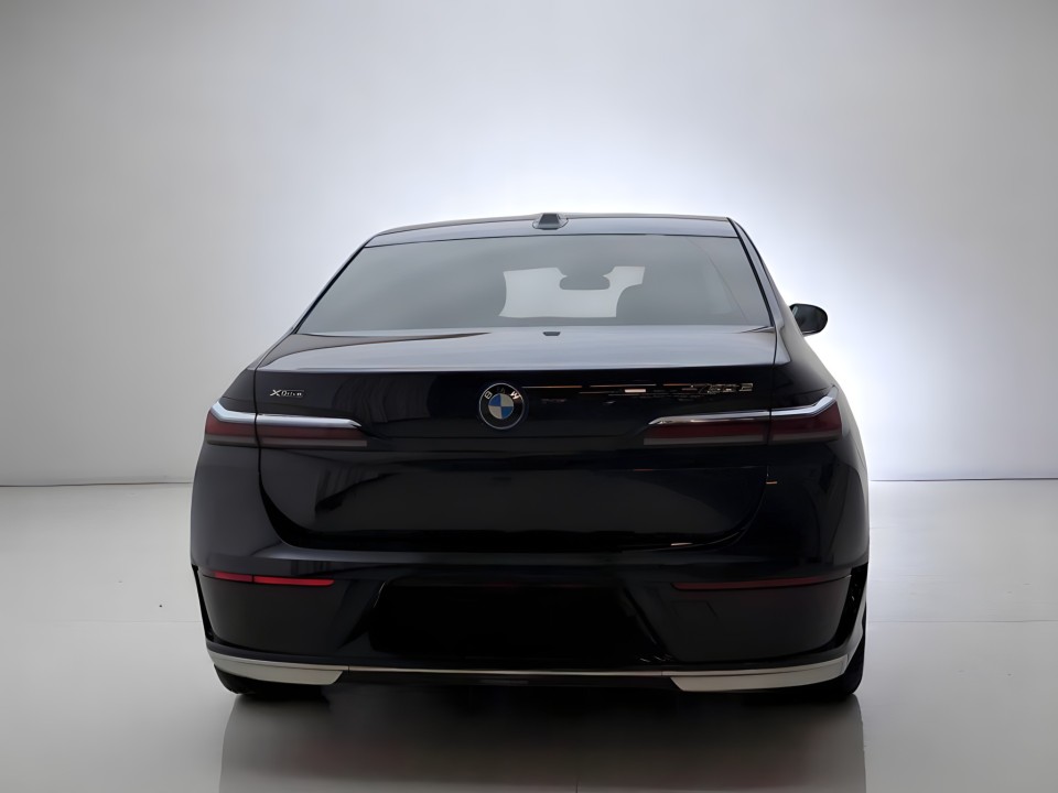 BMW Seria 7 750e xDrive (4)