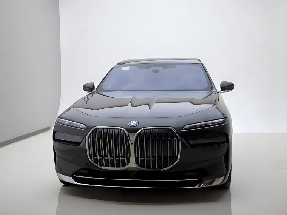 BMW Seria 7 750e xDrive (2)