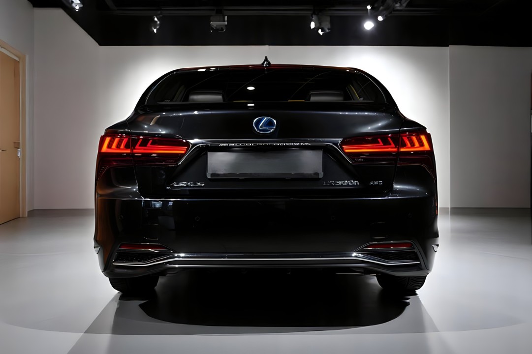 Lexus Seria LS 500h (4)