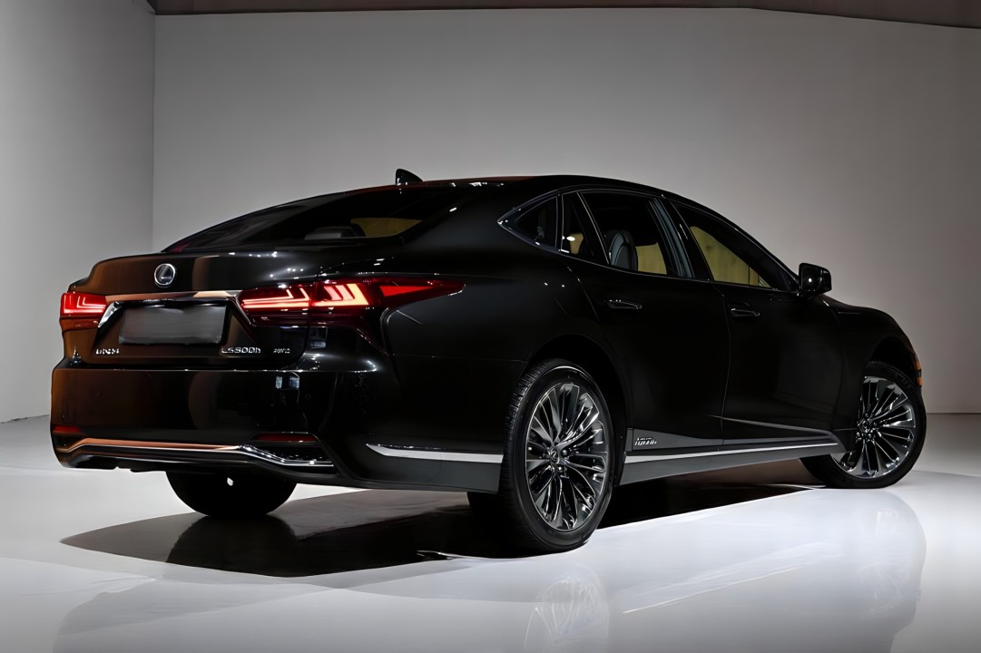 Lexus Seria LS 500h (3)