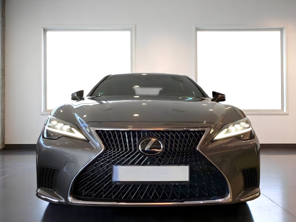 Lexus Seria LS 500h (2)