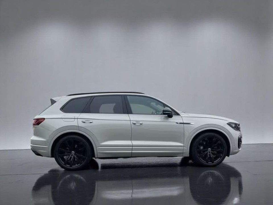 Volkswagen Touareg R TSI 4Motion (3)