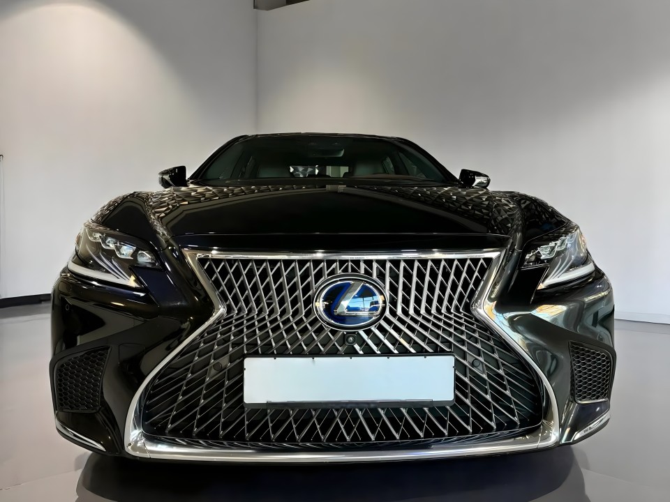 Lexus Seria LS 500 (2)