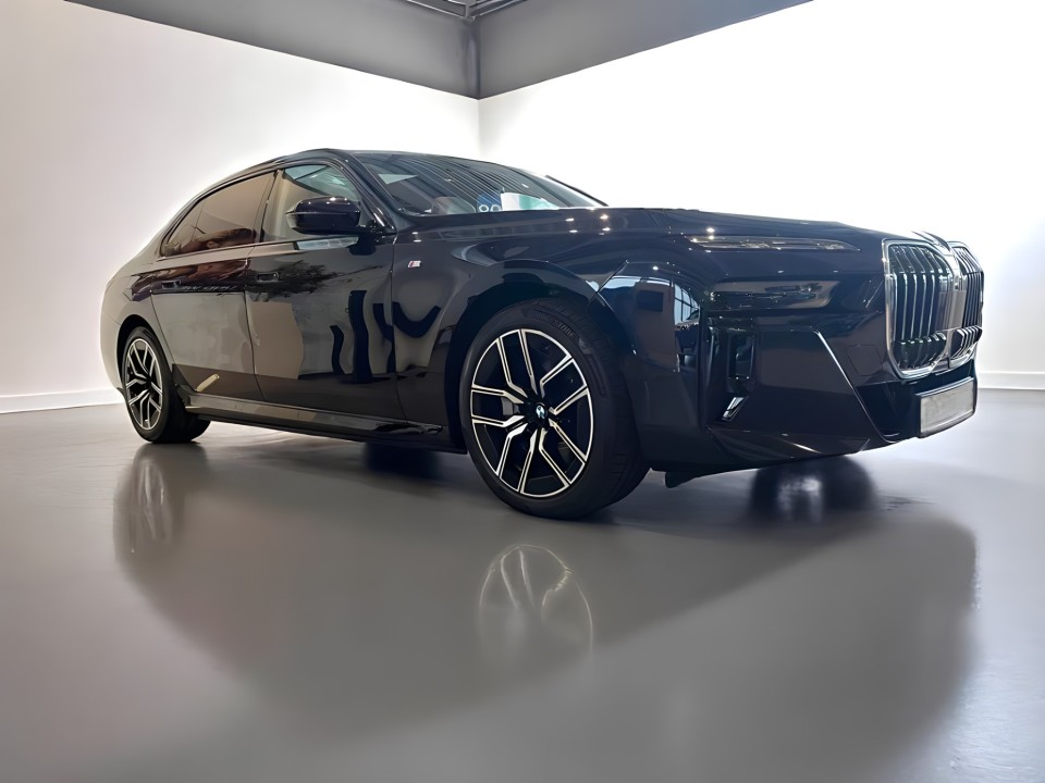 BMW Seria 7 750e xDrive (2)