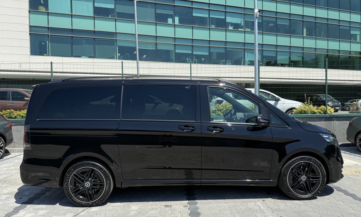 Mercedes-Benz V 300d 4MATIC (2)